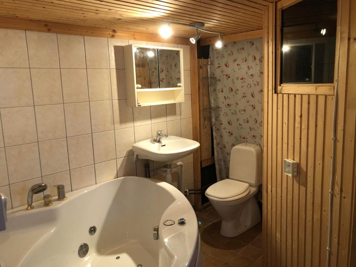 Lilla Huset Med Stor Traedgardstomt Naera Golf Och Hav Villa Trosa Dış mekan fotoğraf