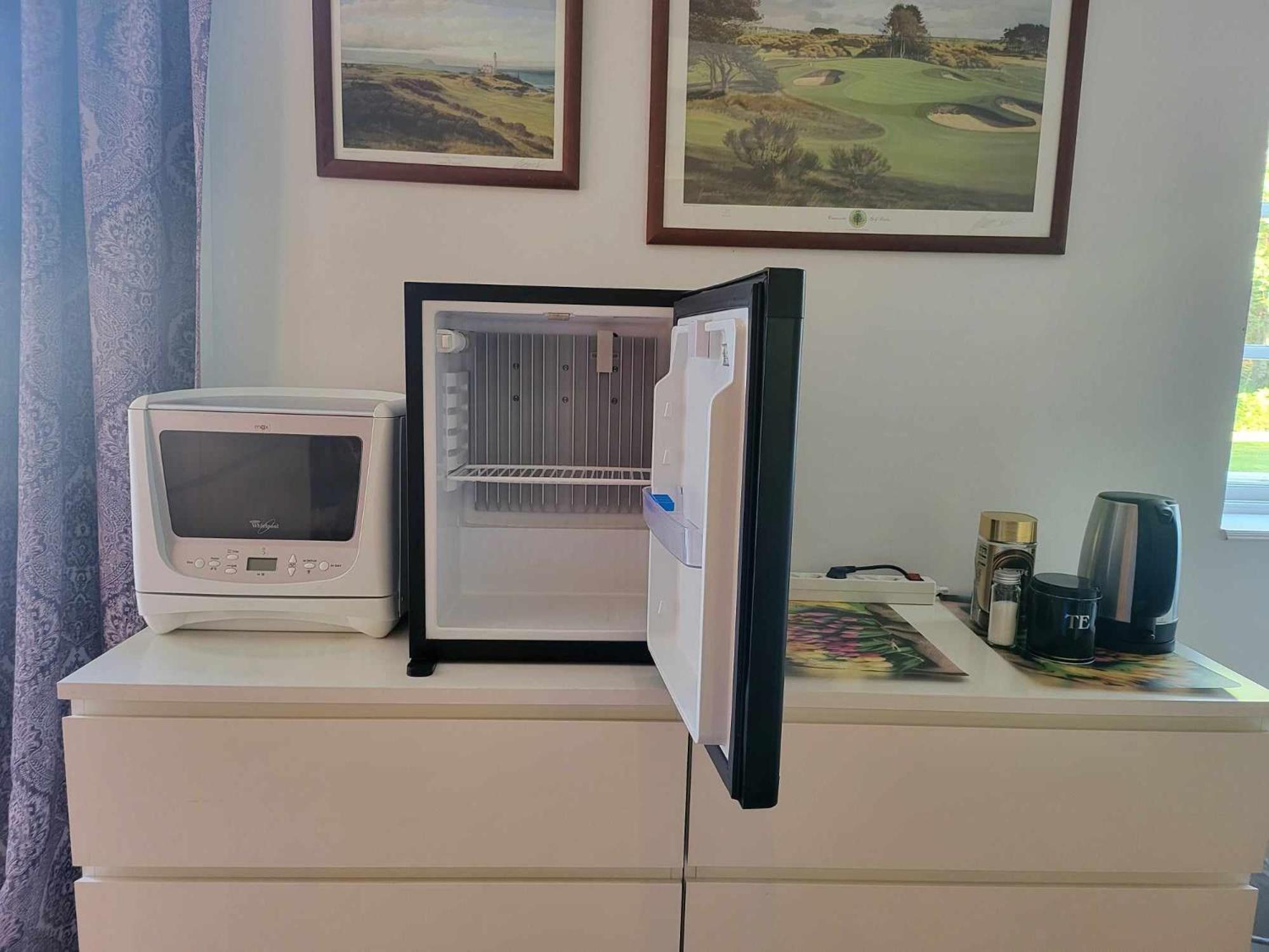 Lilla Huset Med Stor Traedgardstomt Naera Golf Och Hav Villa Trosa Dış mekan fotoğraf
