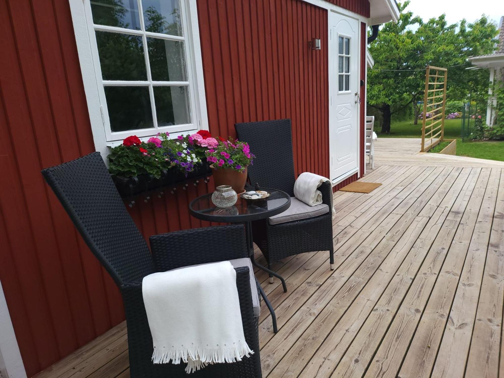 Lilla Huset Med Stor Traedgardstomt Naera Golf Och Hav Villa Trosa Dış mekan fotoğraf