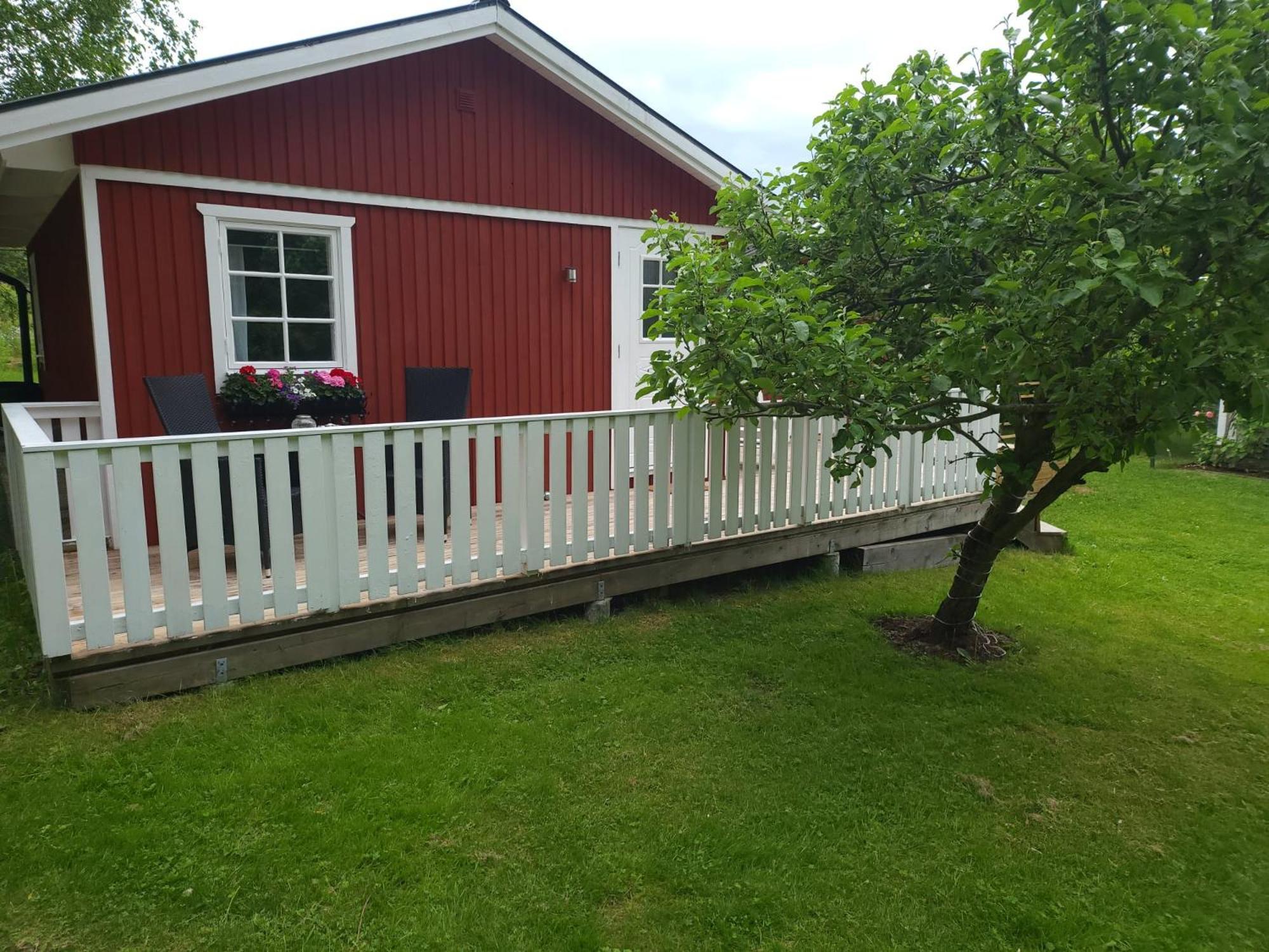 Lilla Huset Med Stor Traedgardstomt Naera Golf Och Hav Villa Trosa Dış mekan fotoğraf